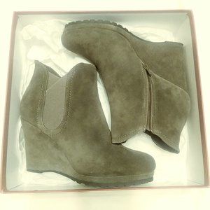 NEW IN BOX Womens Vaneli Suede Leather Wedge Bootie Size 10.5 to 11 to 11.5.